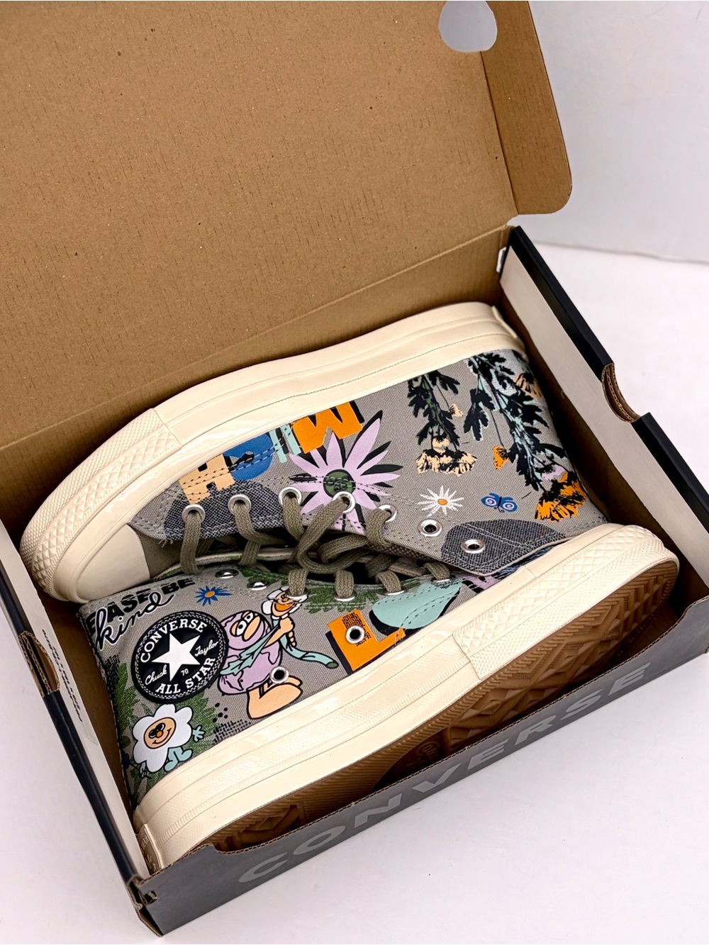 Converse Olive Green High-Top Sneakers with Multicolor Graphics Women’s size 7 - Picture 8 of 9